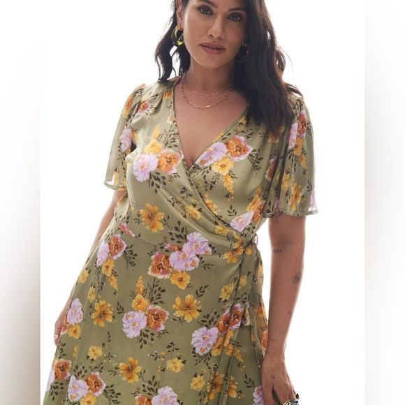 Addition Elle Floral Flutter-Sleeve Wrap Dress Size 3x - Picture 2 of 15